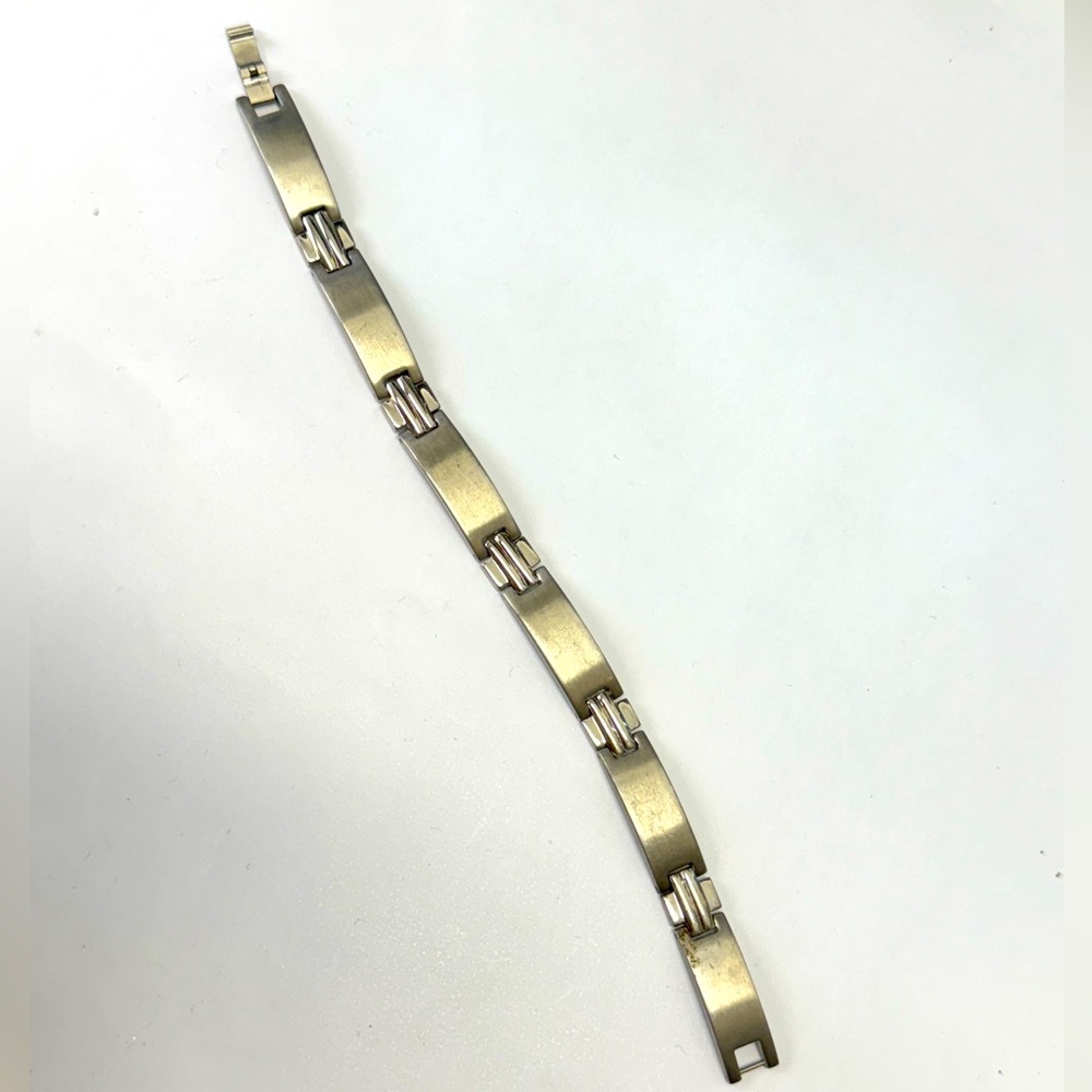 Men’s 8.3/4” stainless steel bracelet. High quality . Macy’s